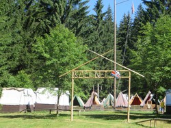 10 Zeltlager im Wald.JPG
