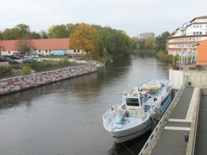 Halle entlang der Saale 11.JPG