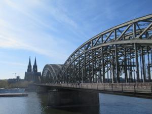 Kölner Dom und Hohenzollernbrücke.JPG