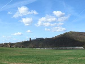 ICE unter den Sachsenburgen 2.JPG