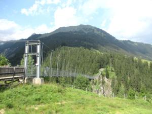 Hängeseilbrücke Höhenbachtalschlucht Lechtal 1 Juli 2026.JPG