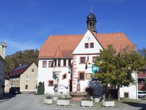 Rathaus Rastenberg Oktober 2026.JPG
